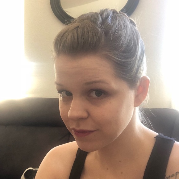 Meet your Posher, Jessica - Picture 1 of 1